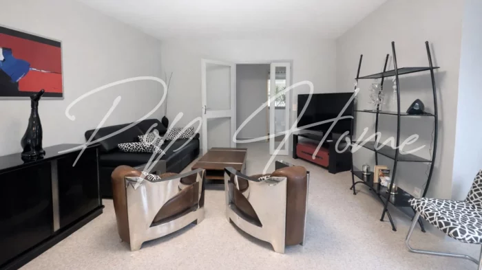 Appartement à vendre à Biarritz Beaurivage, 2 pièces, 55m2, salon vue vers l'entrée