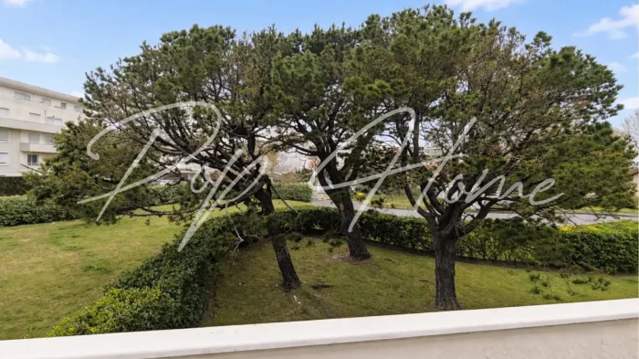 Appartement à vendre à Biarritz Beaurivage, 2 pièces, 55m2, vue de la loggia sur l'extérieur