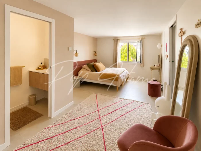 Maison et sa dépendance à vendre à Anglet Aguilera Chassin, 6 pièces 170m2 suite parentale avec salle d'eau et dressing