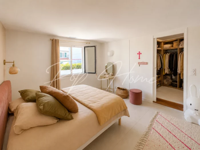 Maison et sa dépendance à vendre à Anglet Aguilera Chassin, 6 pièces 170m2 salle dressing parentale