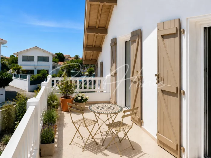 Maison et sa dépendance à vendre à Anglet Aguilera Chassin, 6 pièces 170m2 terrasse privative