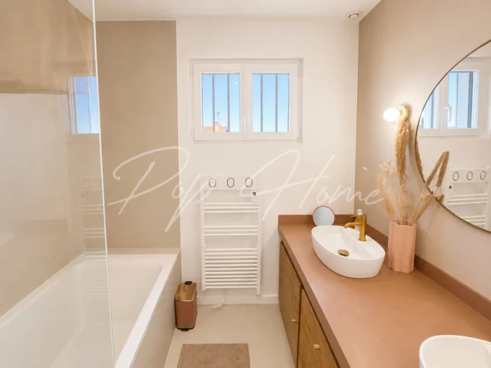 Maison et sa dépendance à vendre à Anglet Aguilera Chassin, 6 pièces 170m2 salle de bain