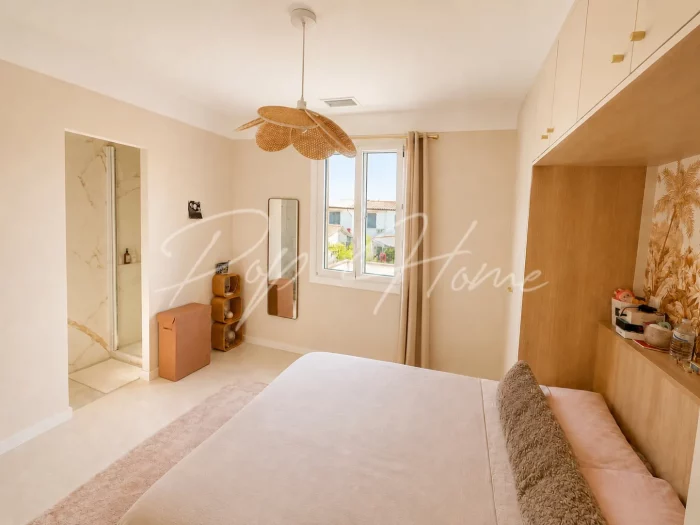 Maison et sa dépendance à vendre à Anglet Aguilera Chassin, 6 pièces 170m2 chambre avec sa salle d'eau privative