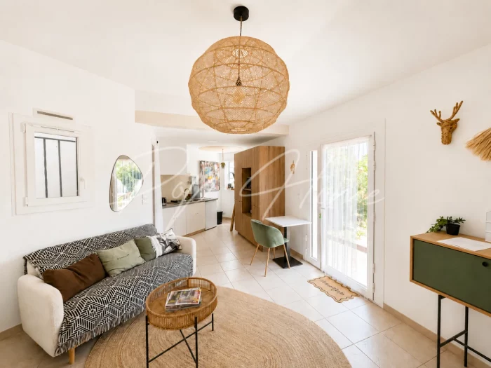 Maison et sa dépendance à vendre à Anglet Aguilera Chassin, 6 pièces 170m2 salon et cuisine de la dépendance