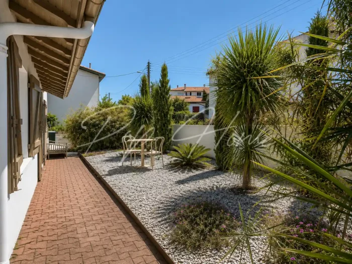 Maison et sa dépendance à vendre à Anglet Aguilera Chassin, 6 pièces 170m2 terrasse de la dépendance